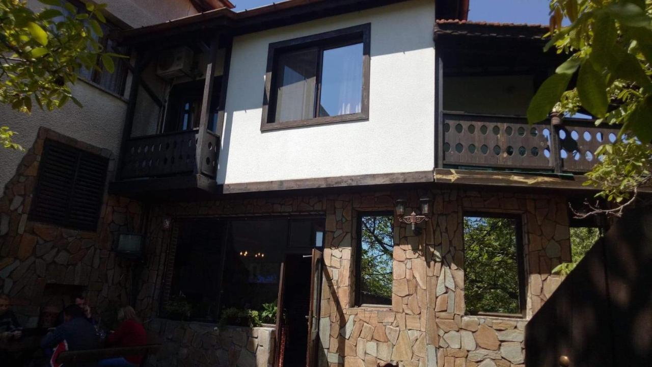 Семеен Хотел Национал Mineralni Bani Exterior foto